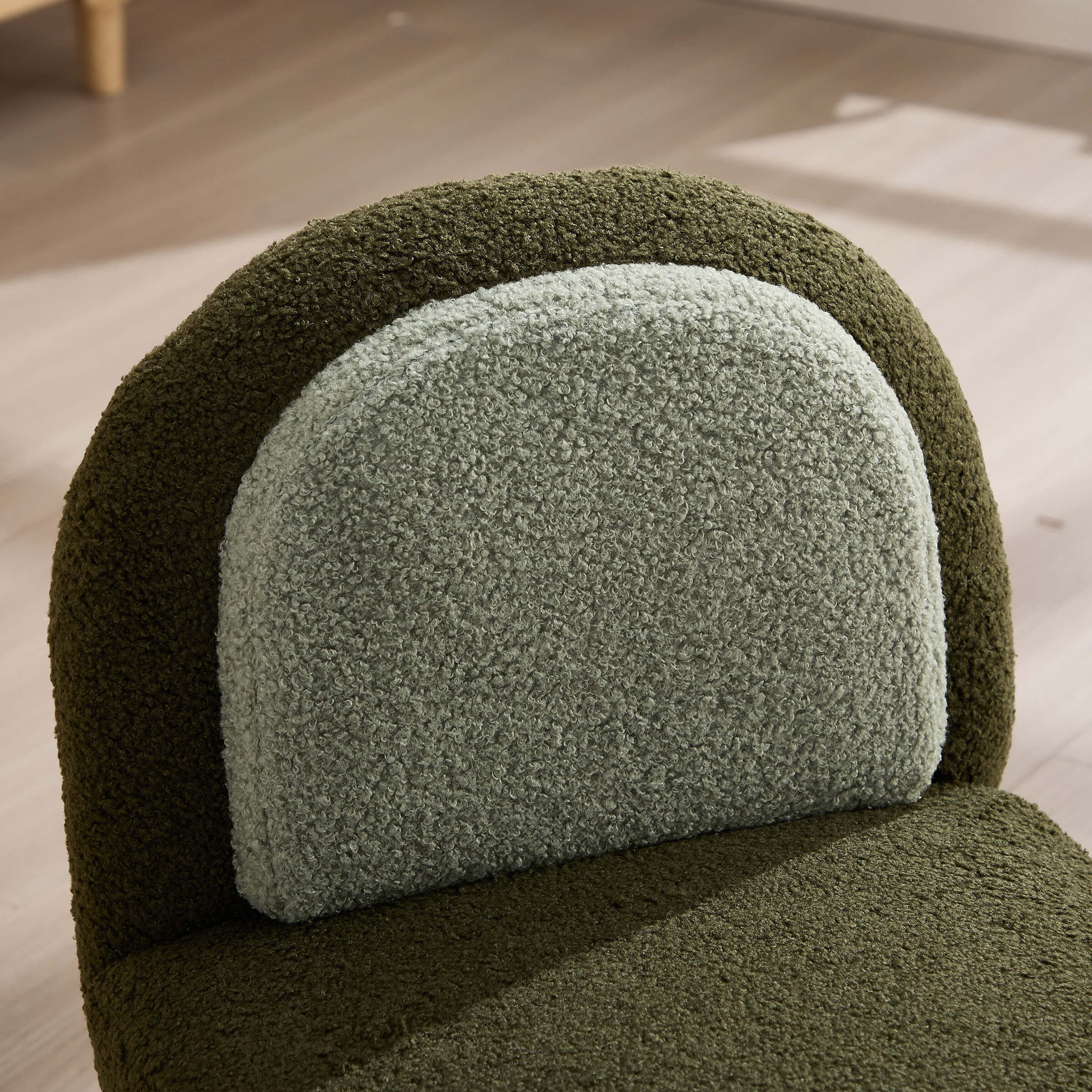 KMAX Soft Round Shape Sherpa Kids Chair - 4016KC