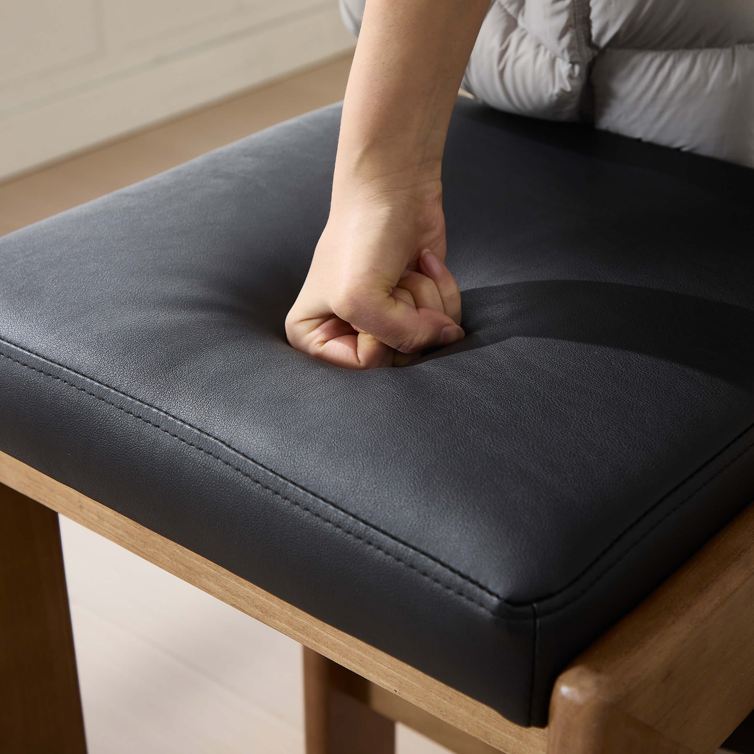 CIMOTA 26-inch Farmhouse Saddle Seat Bar Stools Set of 2 - 5852CS