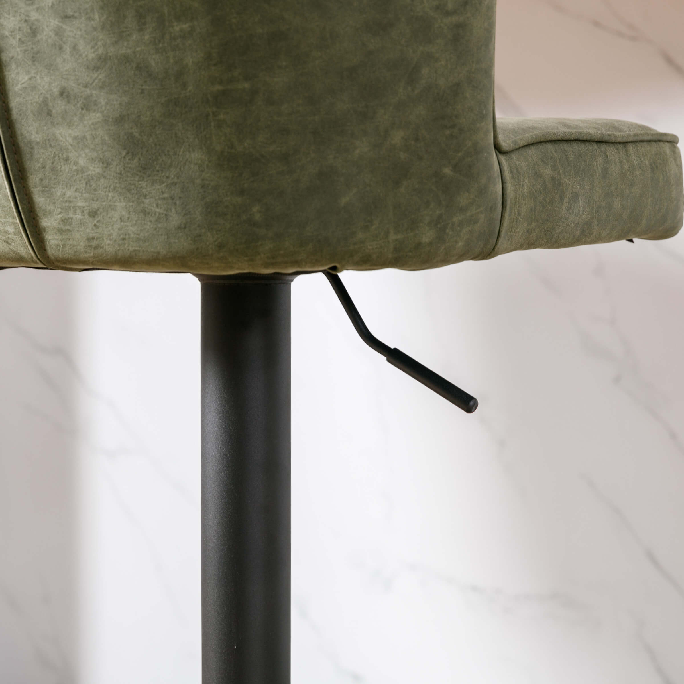 ROCITY Curved Back Counter Stools Set of 2 - 8684CS