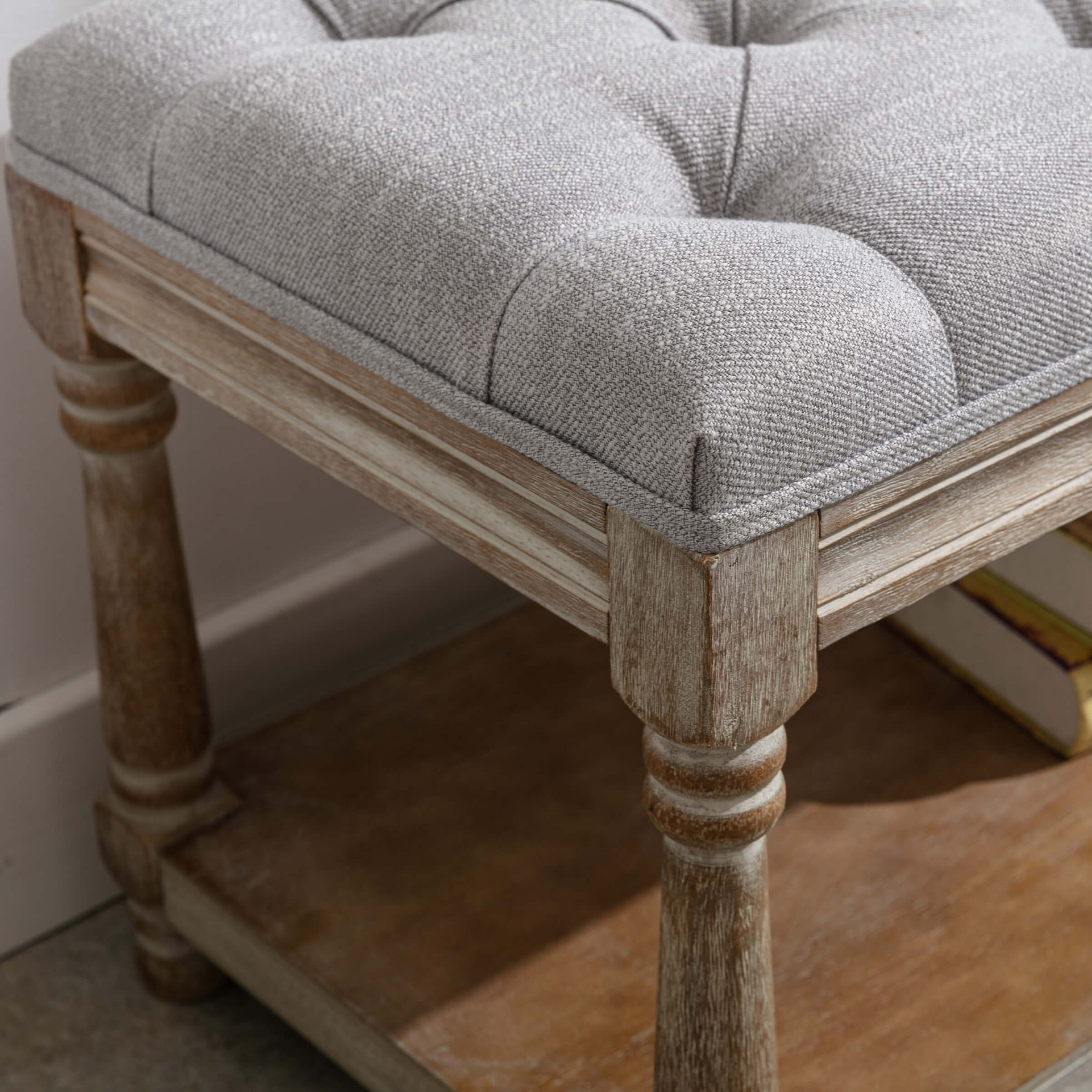Janoray Classic Tufted Small Entryway Bench - 2459BH