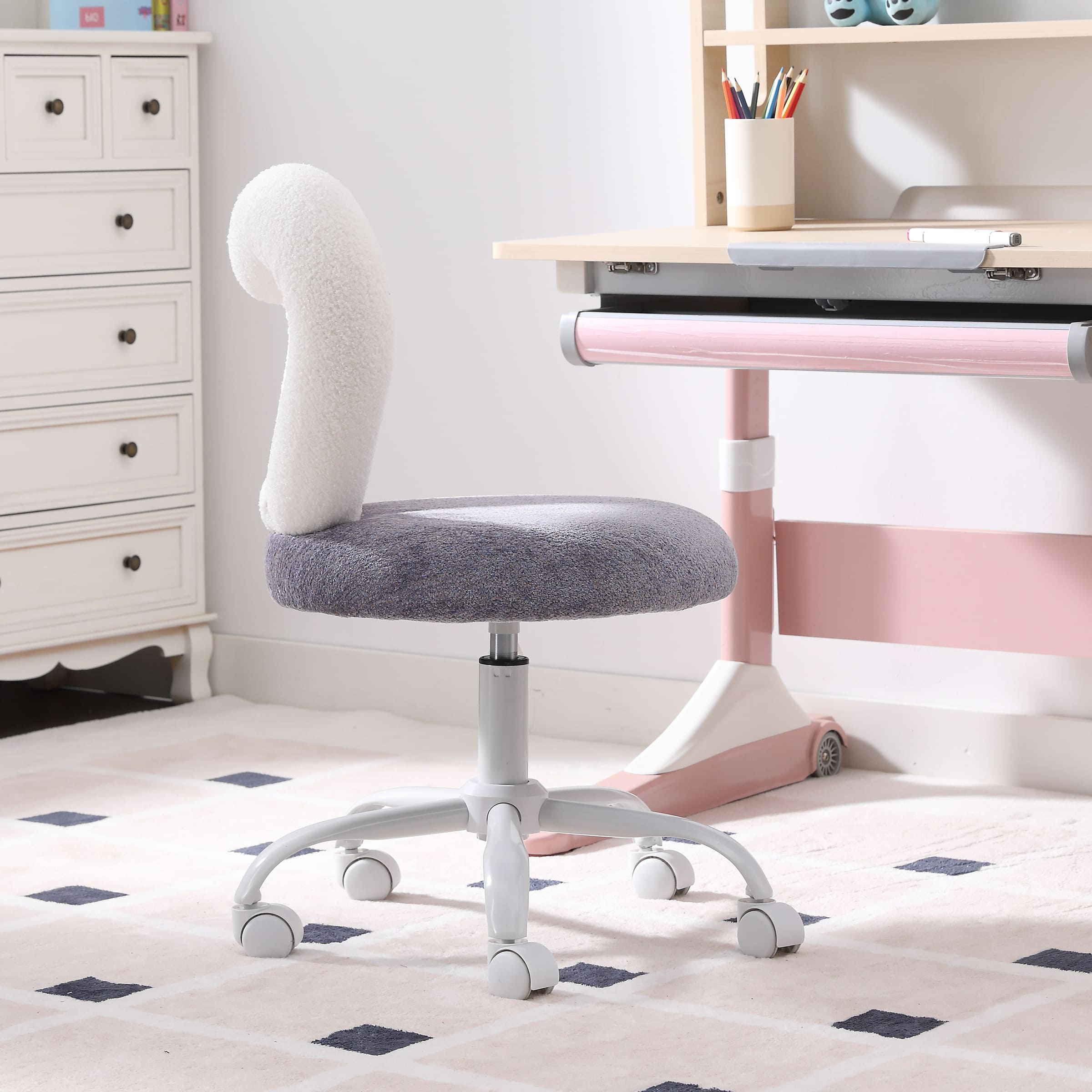 ROCITY Adjustable Rolling Kids Desk Chair with Heart-Shape Back - 7002KC