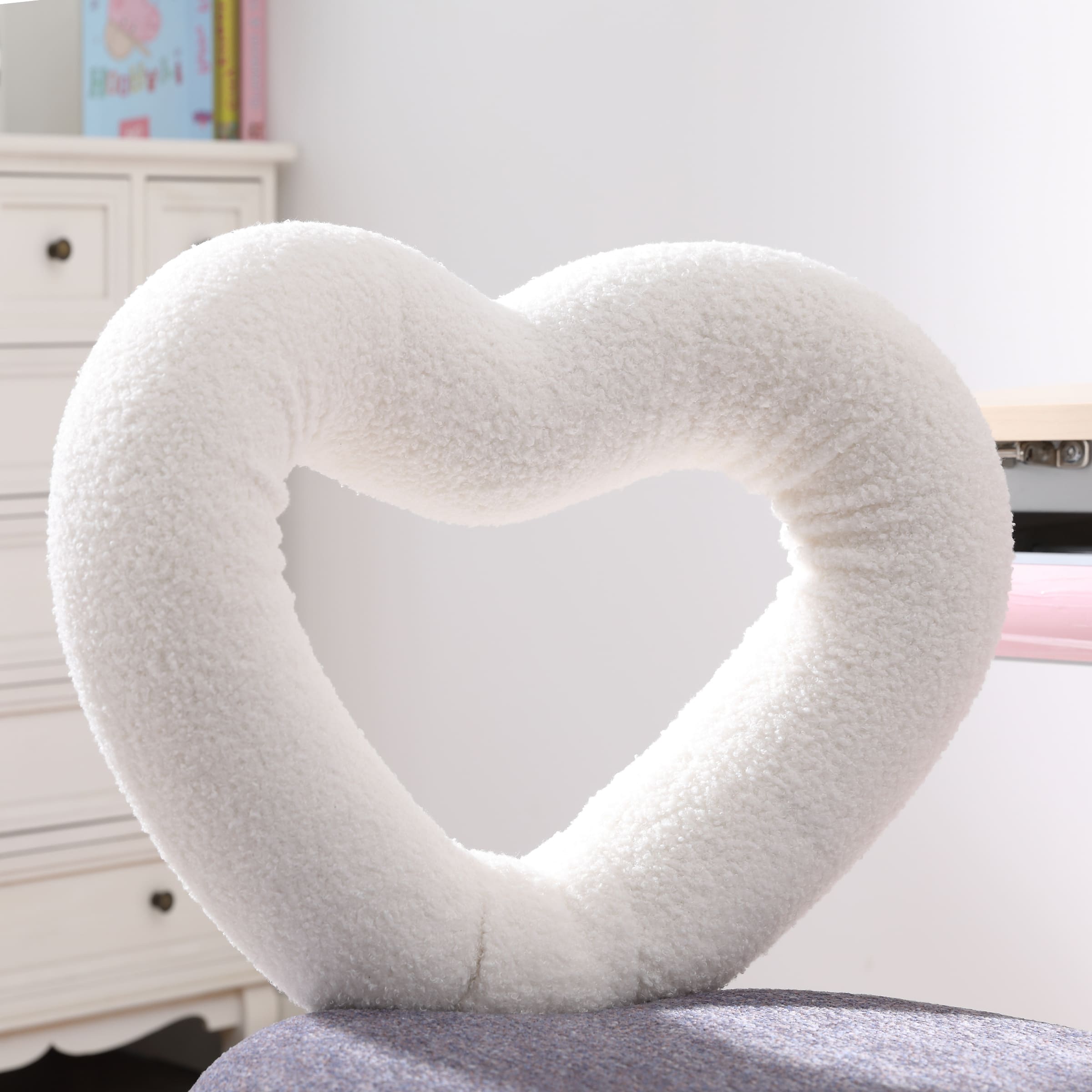 ROCITY Adjustable Rolling Kids Desk Chair with Heart-Shape Back - 7002KC