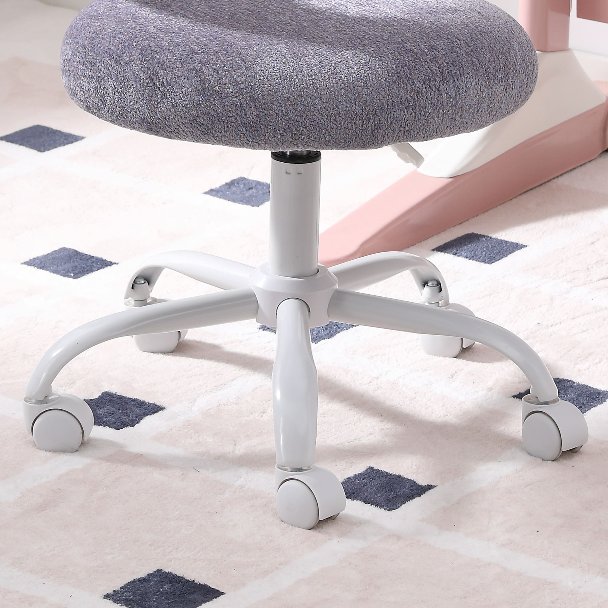 ROCITY Adjustable Rolling Kids Desk Chair with Heart-Shape Back - 7002KC
