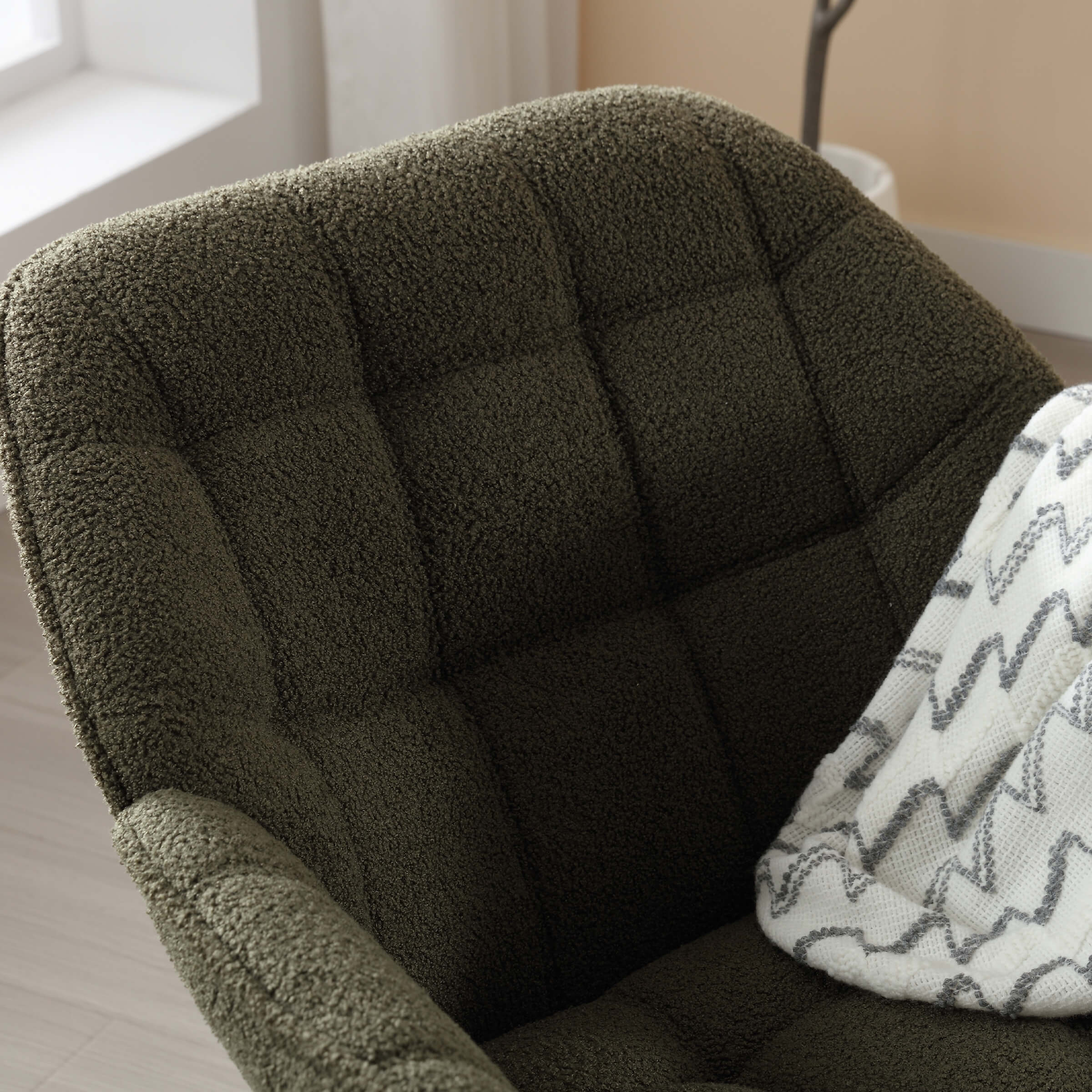 VESCASA Accent Chair with Ottoman - 8904AO