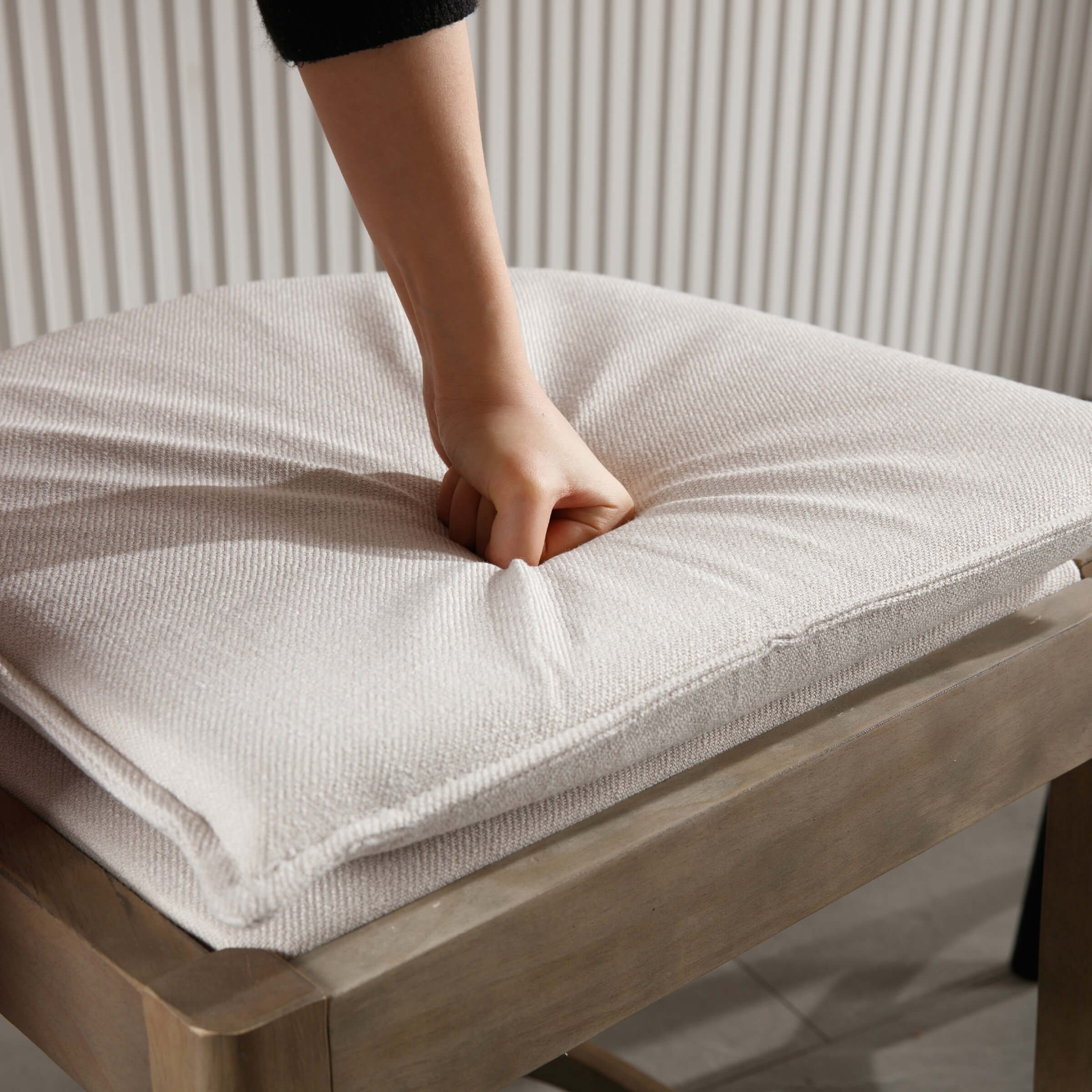 Hand pressing cushion