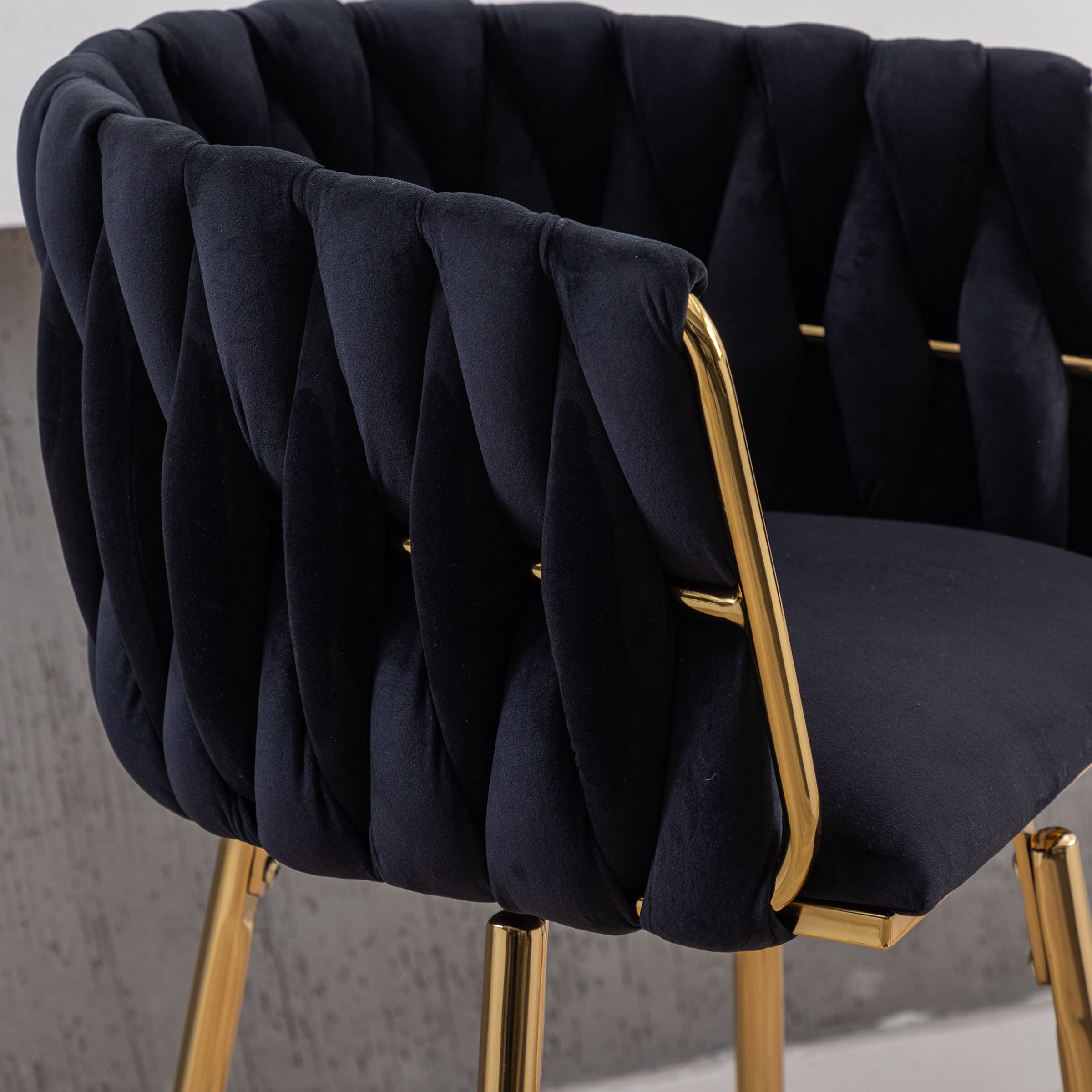 Close-up of tufted rim