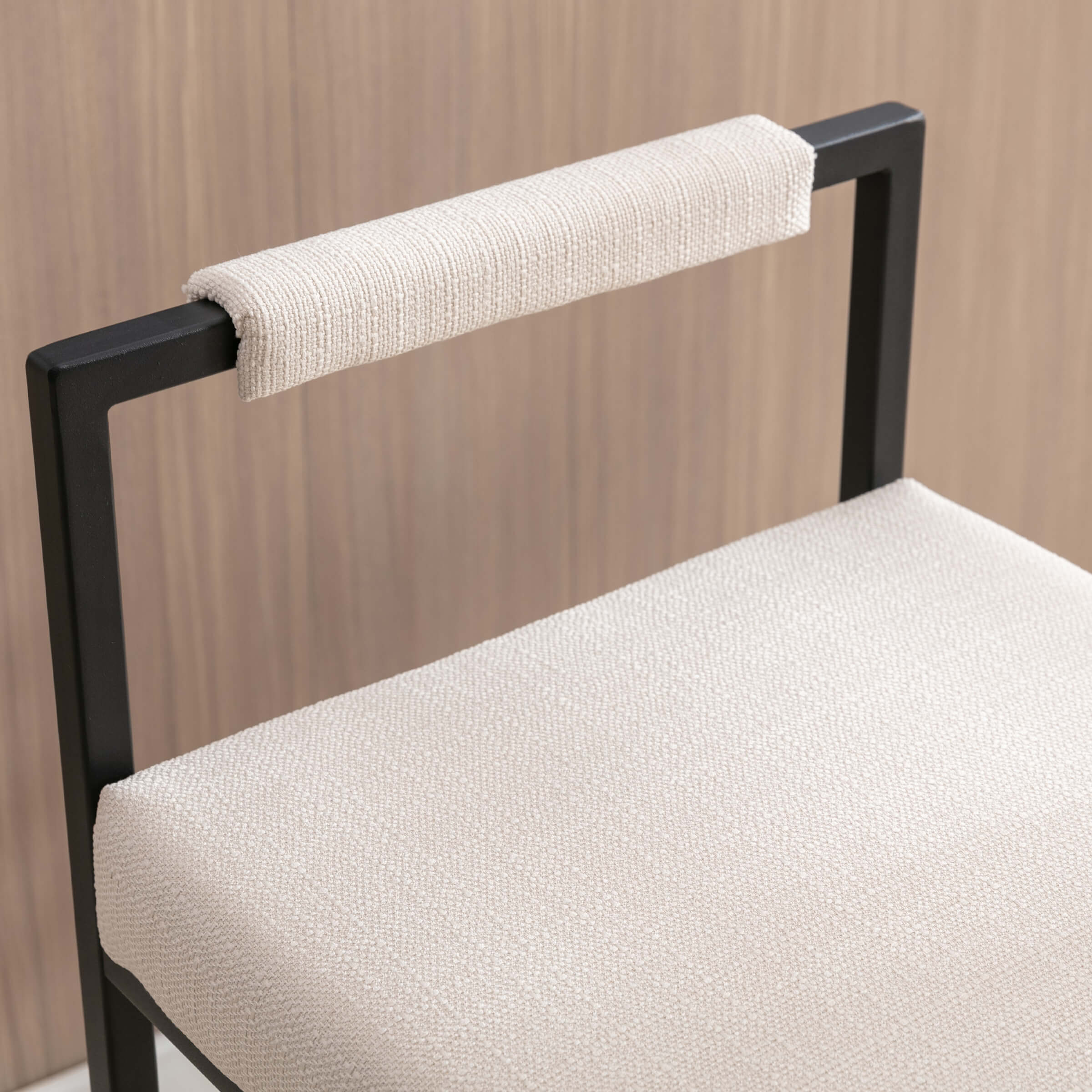 Close-up of armrest/rolled fabric on top rail