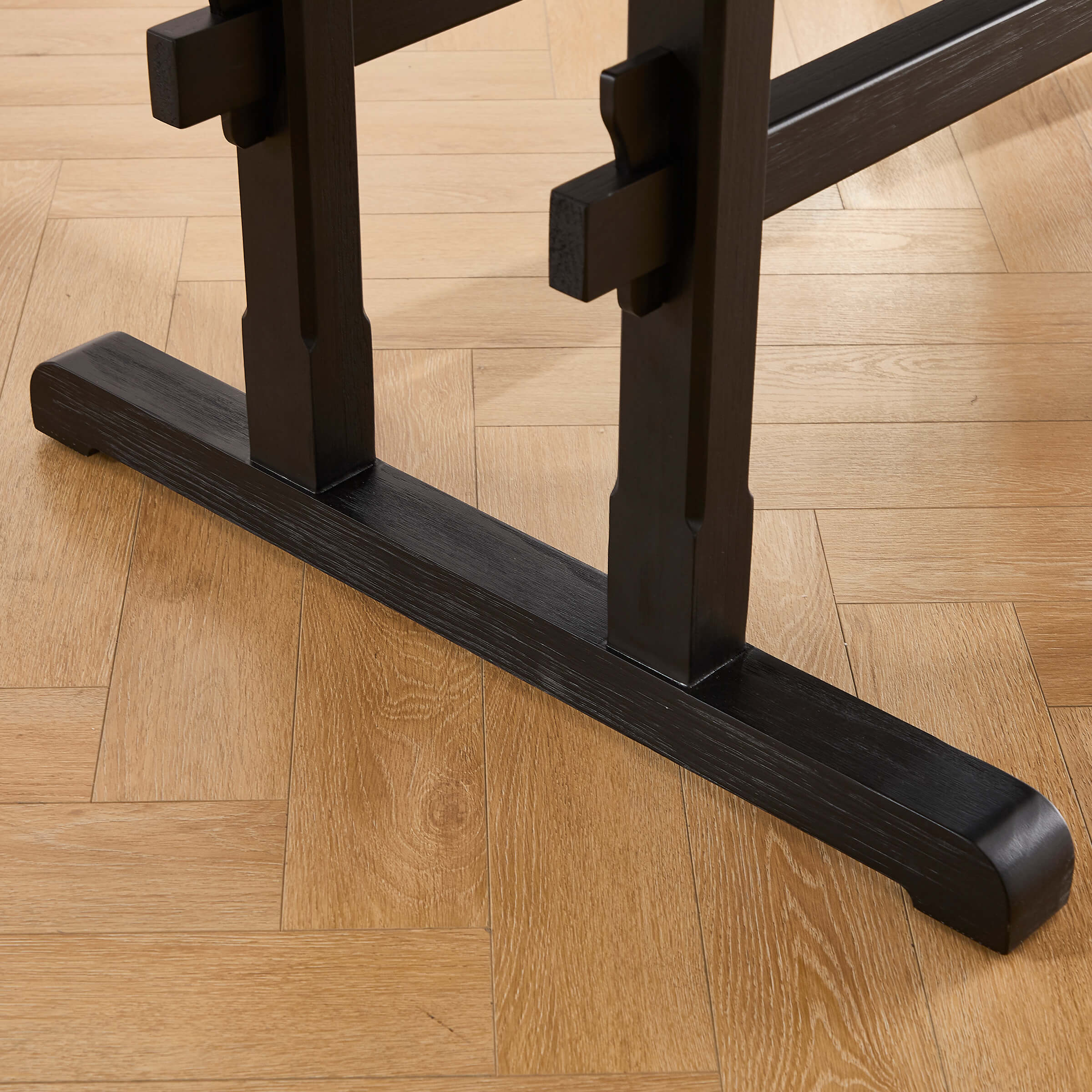 Table leg and floor