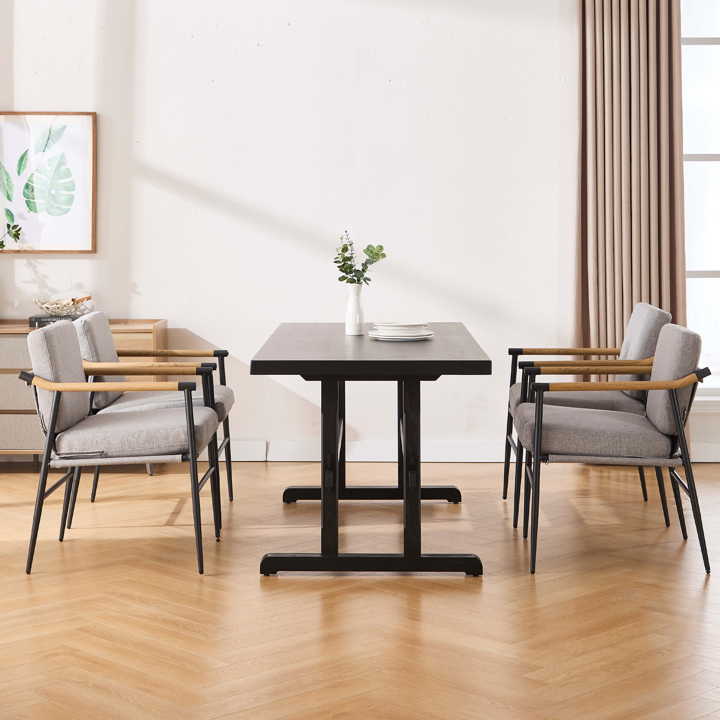 Table and four chairs around it