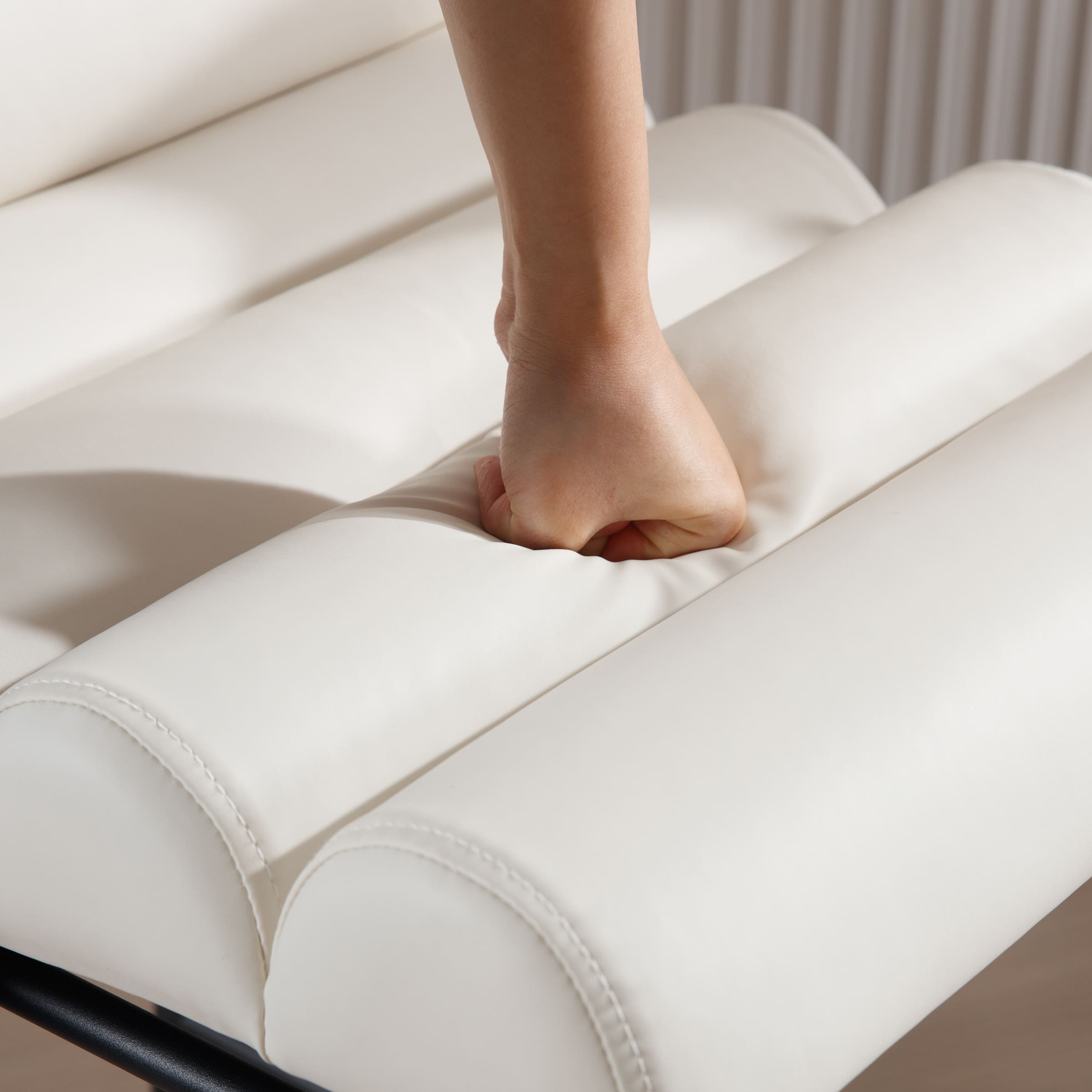 White stool measurement detail