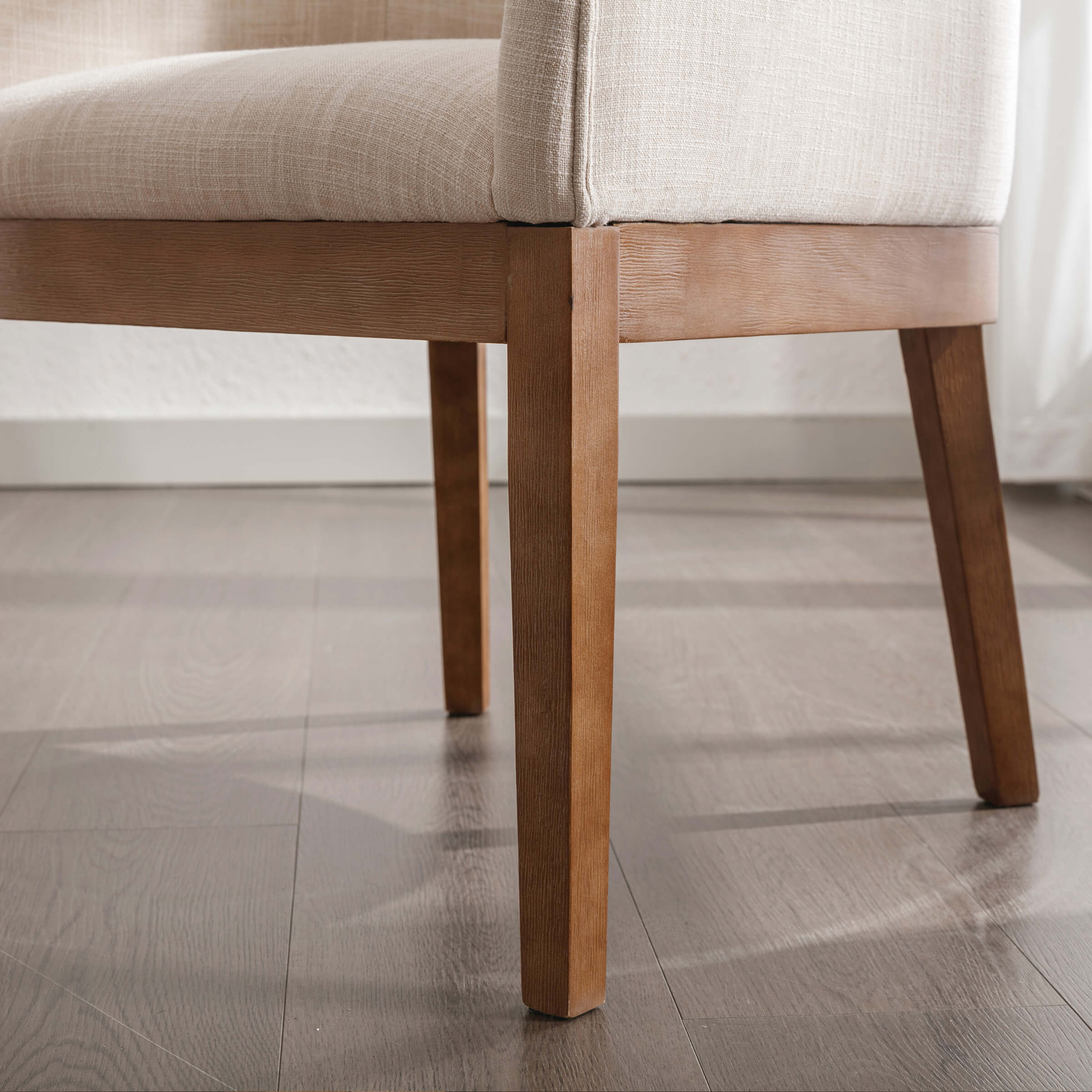 Side view of chair showing leg dimensions