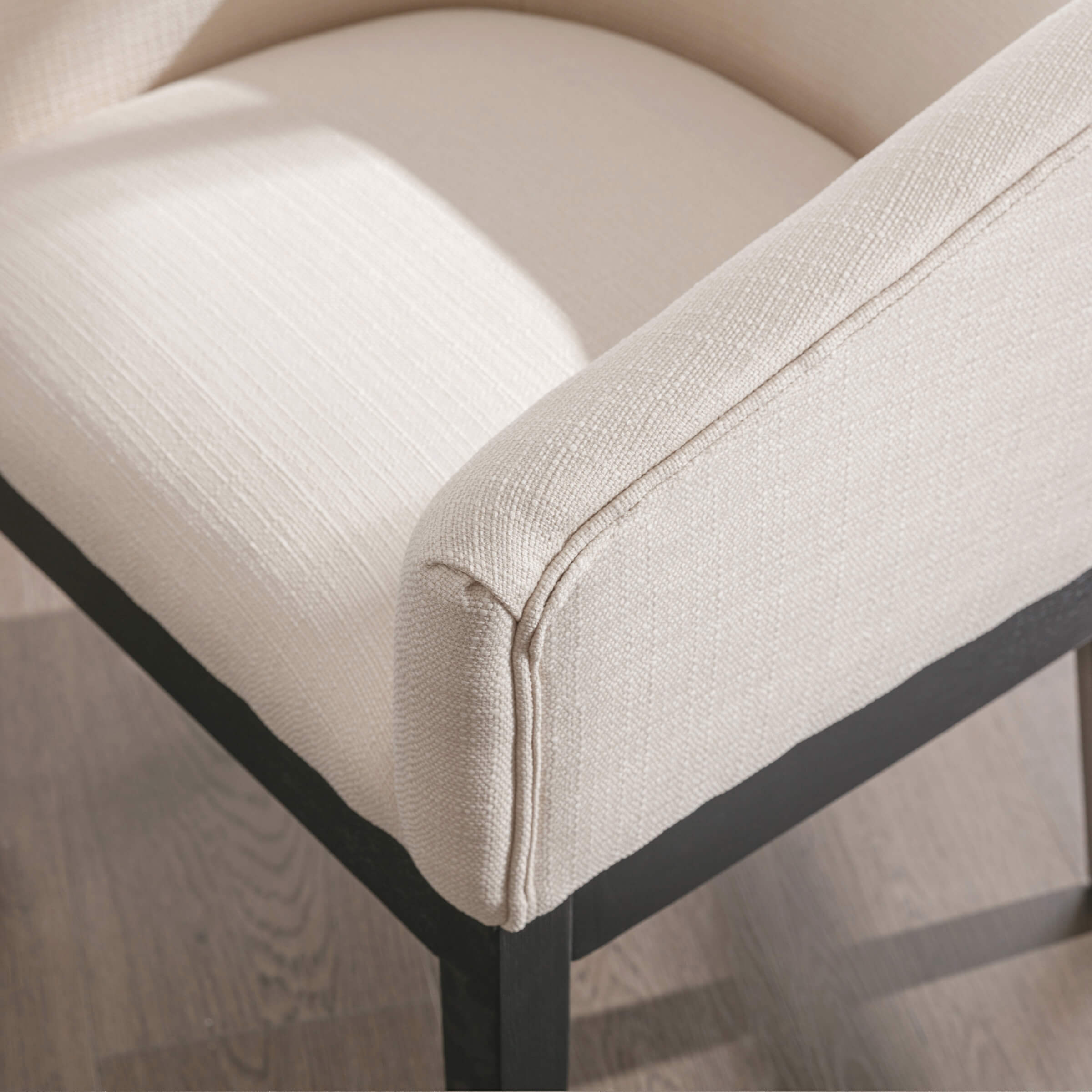 Beige chair corner with black base