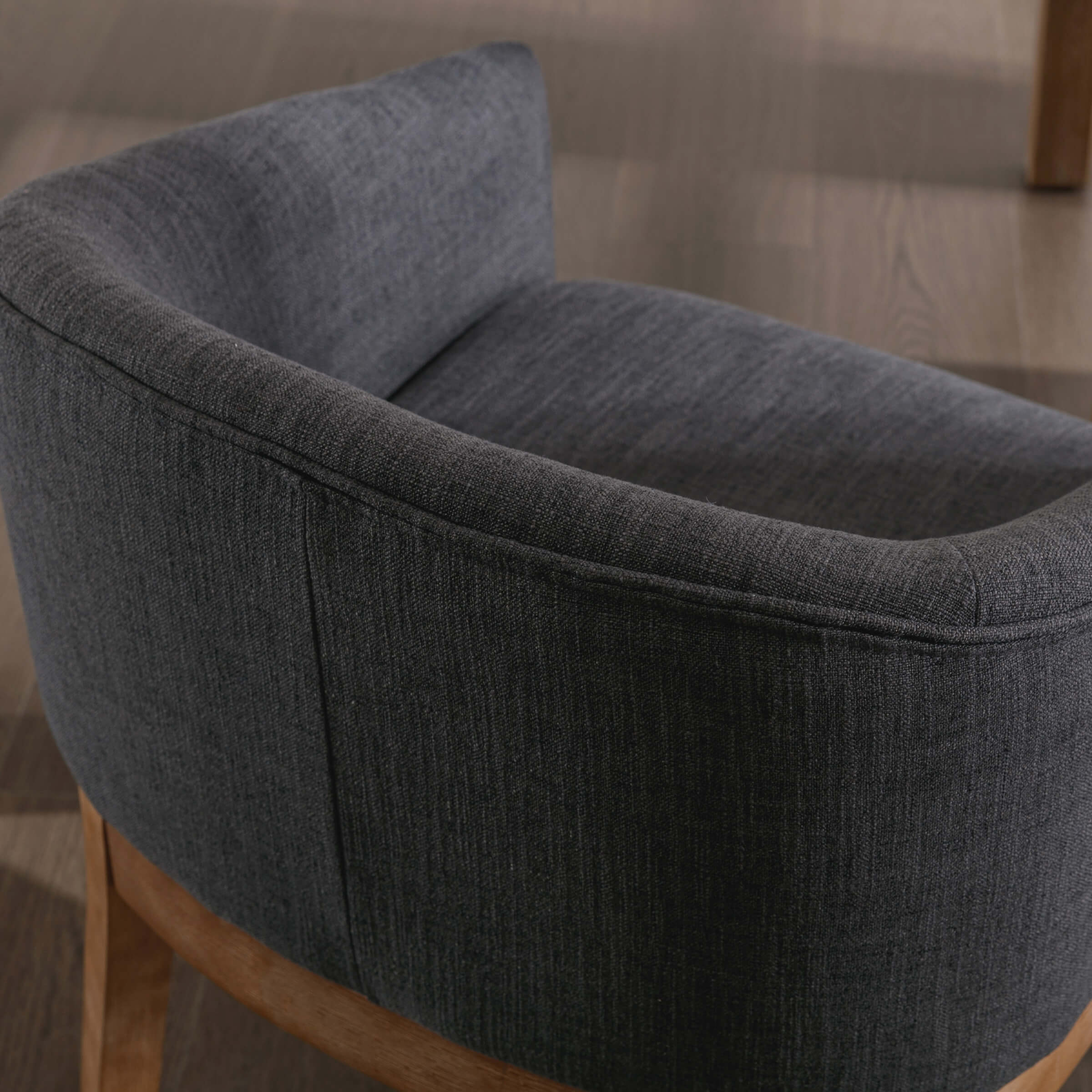 Edge of armrest and seat