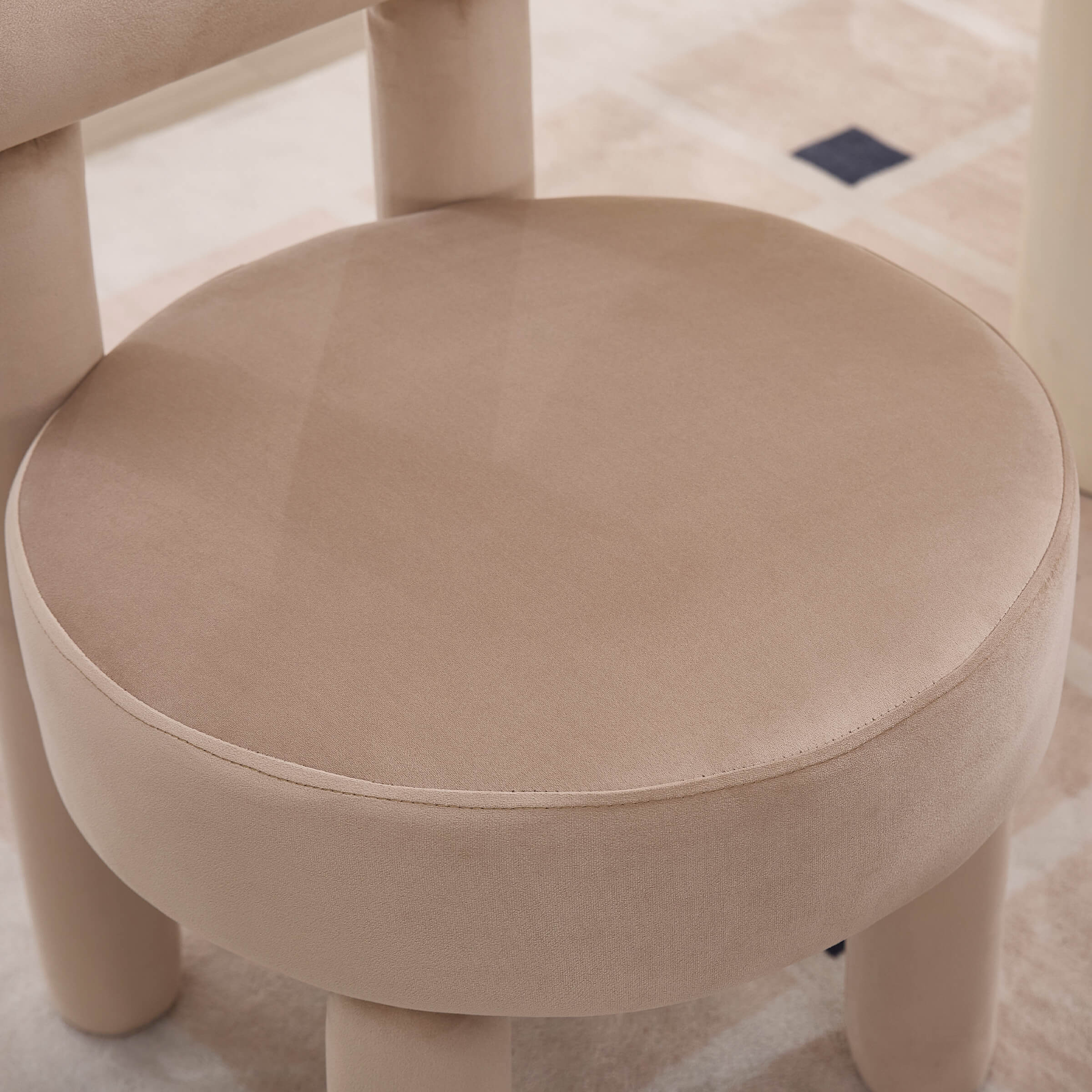 Close-up of the round seat cushion