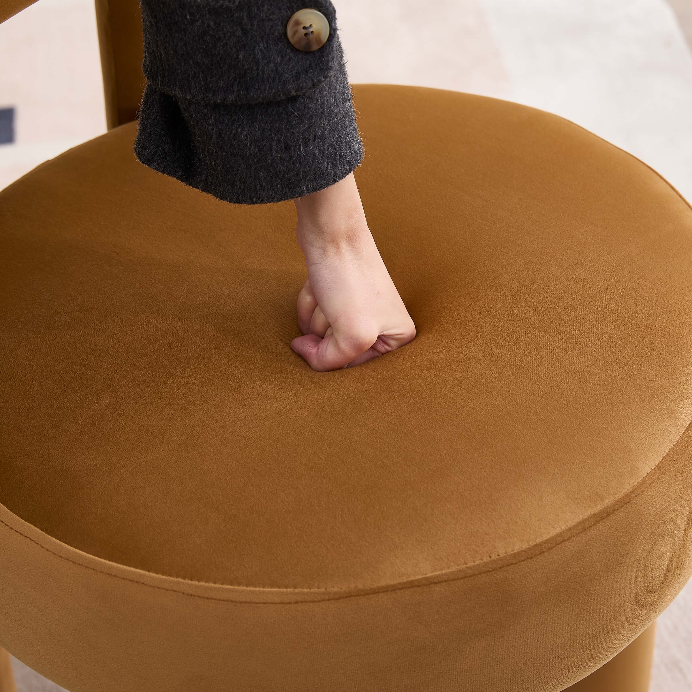 Hand pressing seat cushion