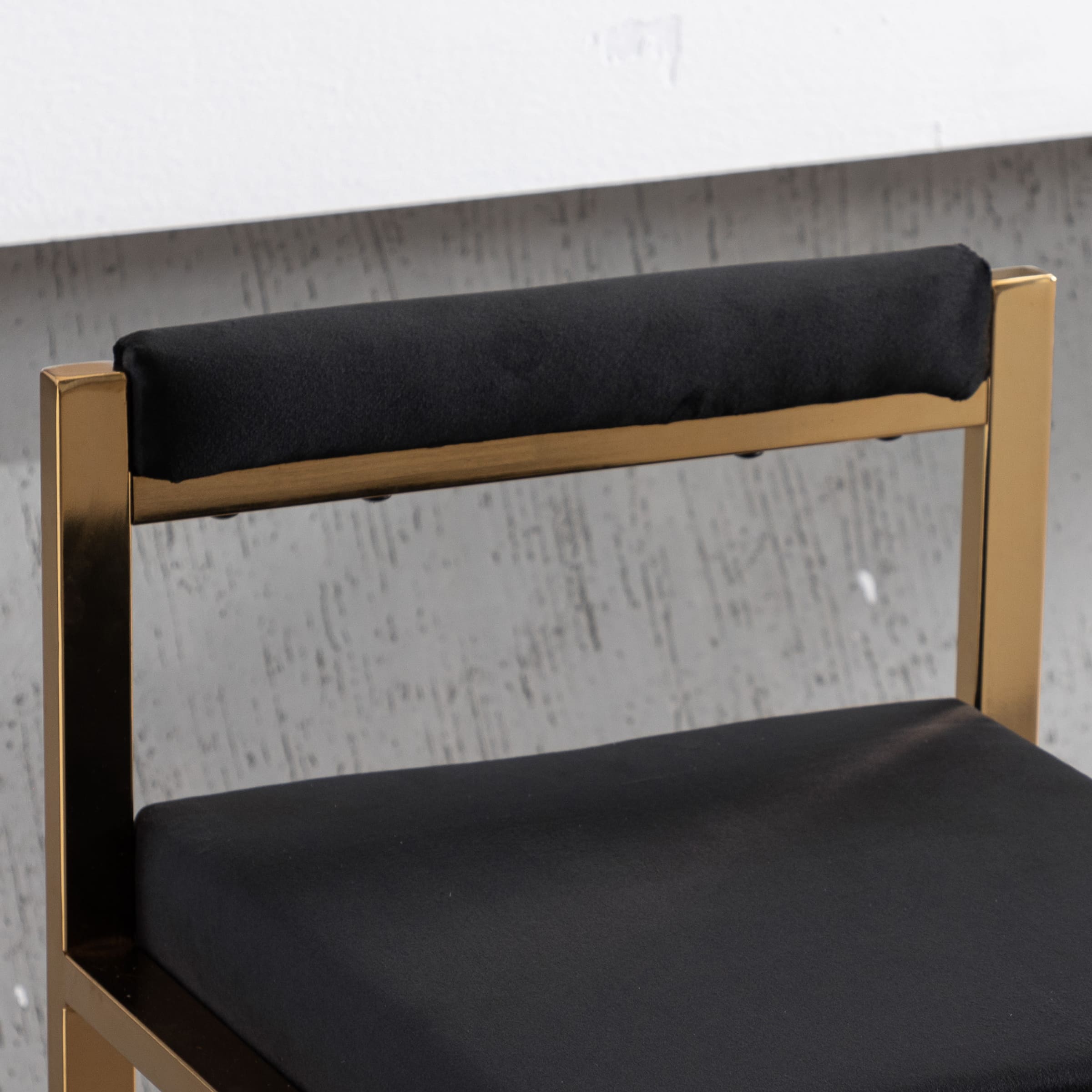 Close-up of cushion top edge and frame